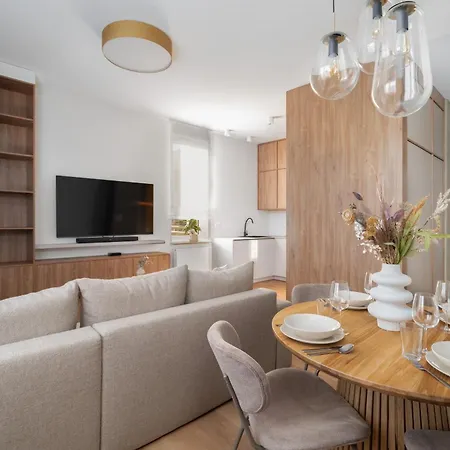 Stylish Beige With One Bedroom And Parking In By Renters * Познань
