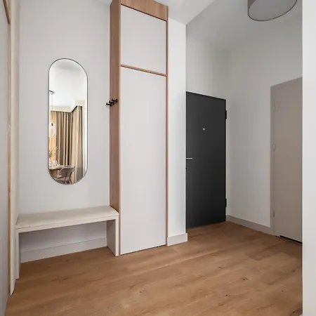 Апартаменты Stylish Beige With One Bedroom And Parking In By Renters