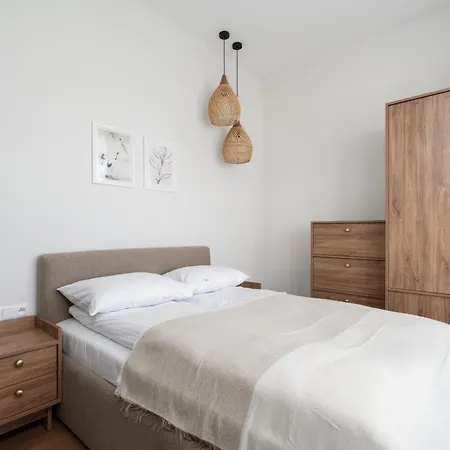 Stylish Beige With One Bedroom And Parking In By Renters Апартаменты *