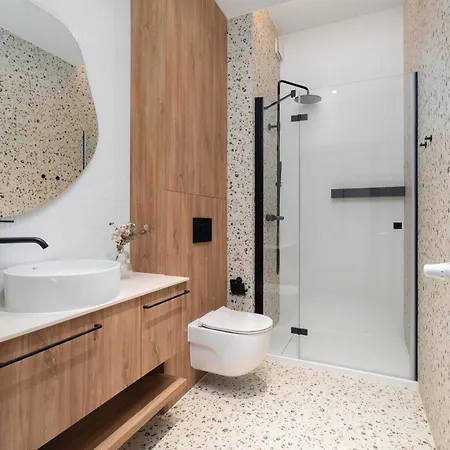 Stylish Beige With One Bedroom And Parking In By Renters *