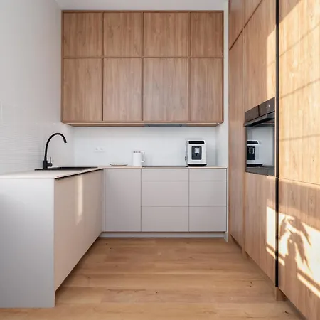 Stylish Beige With One Bedroom And Parking In By Renters *